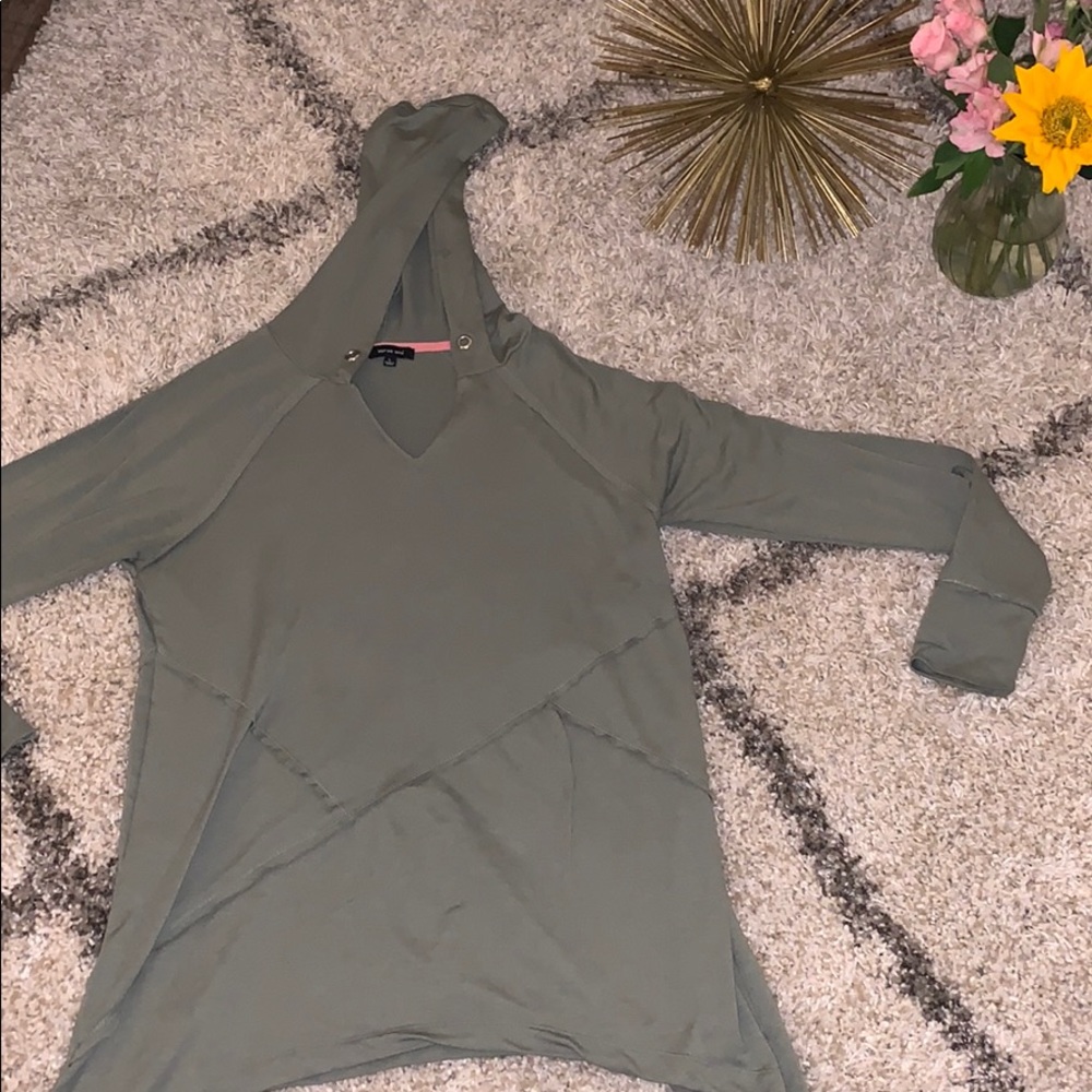 Verve Ami ~ Olive Green Lightweight Pullover